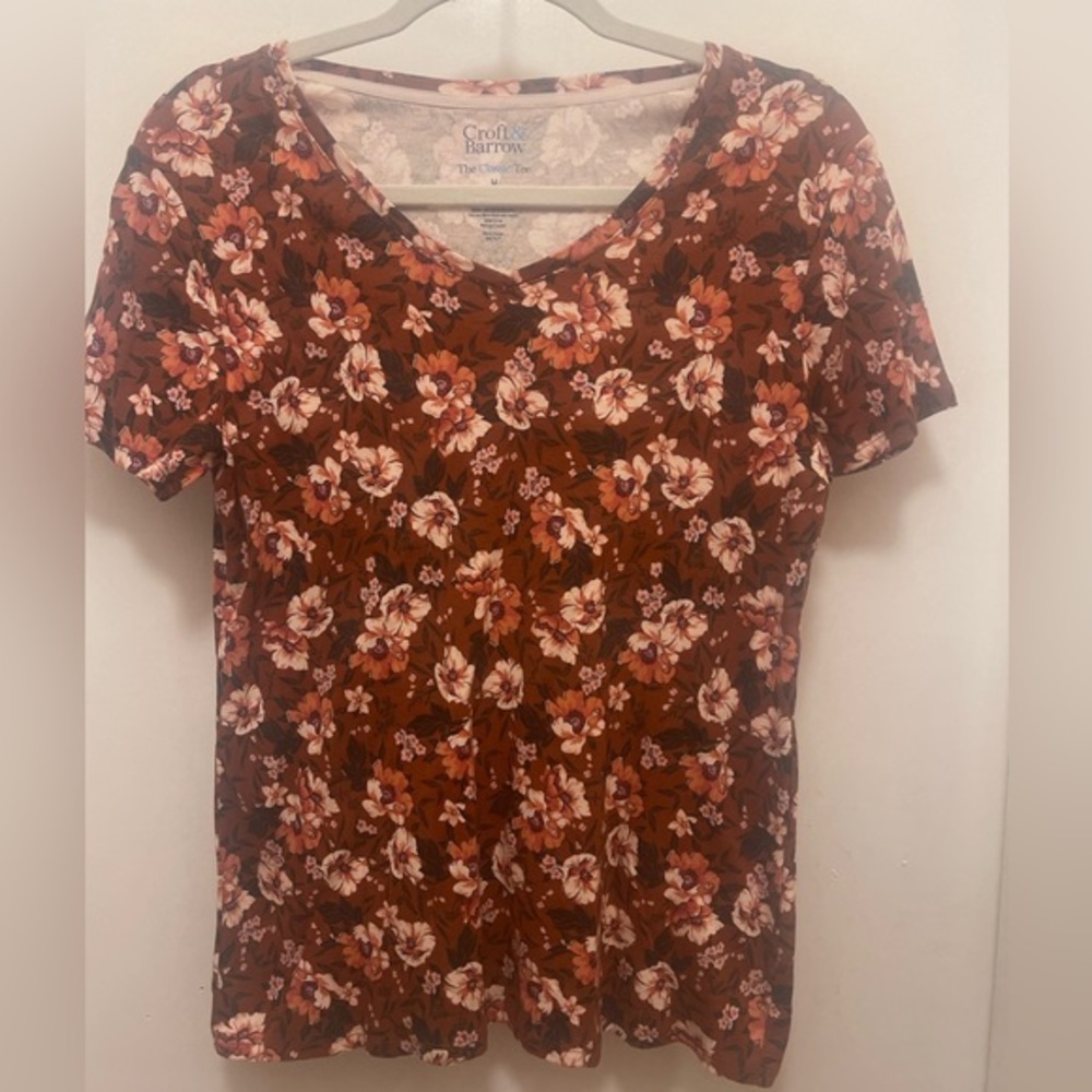 Croft & Barrow The Classic Tee Rust Colored Floral Design Size Medium NWOT